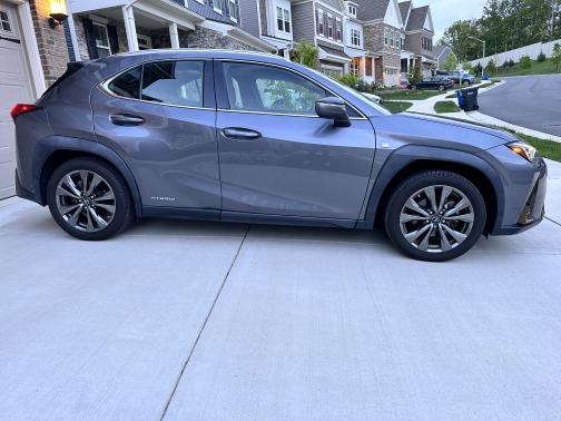 Photo 3 of 9 of 2019 Lexus UX 250h F Sport